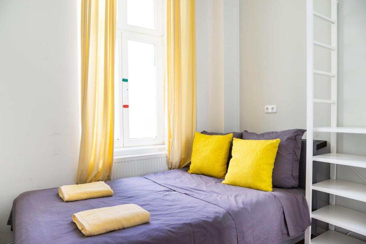 Modern 4 Bedroom In - Charlottenburg Berlino