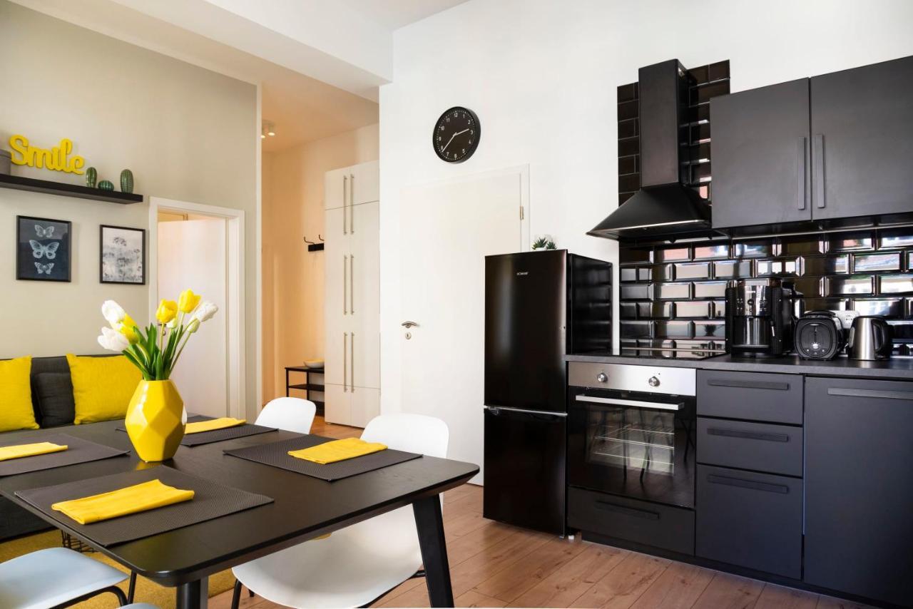 Modern 4 Bedroom In - Charlottenburg Apartment
